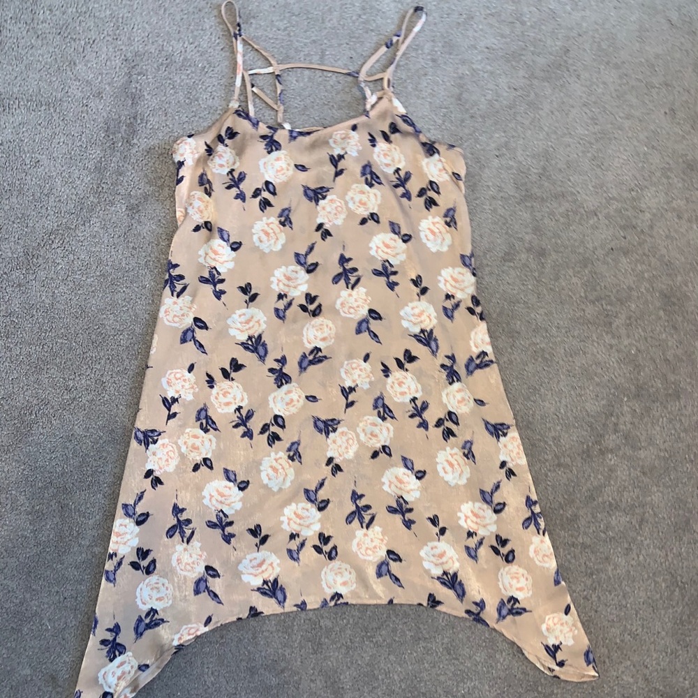 Light pink polyester dress with flower design
